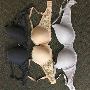 3 Victoria’s Secret bras